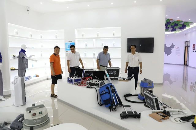 中國科學院專家參觀乾港集團 中國科學院專家參觀乾港集團